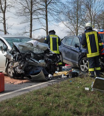 Schreckliches Drama: Feuerwehrmann entdeckt eigene Frau in Autowrack