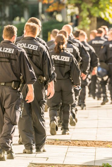 Nach Baby-Mord: Stadt trauert, Polizei rätselt!