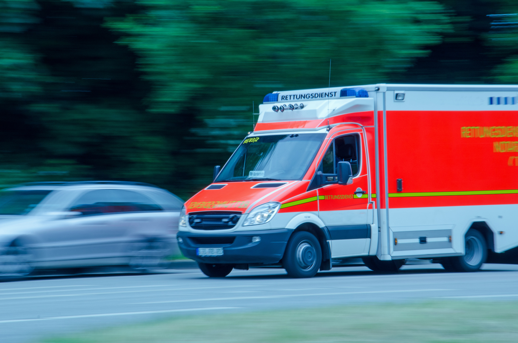 Wieder zwei Kinder gestorben Mutter lässt Töchter stundenlang im Auto