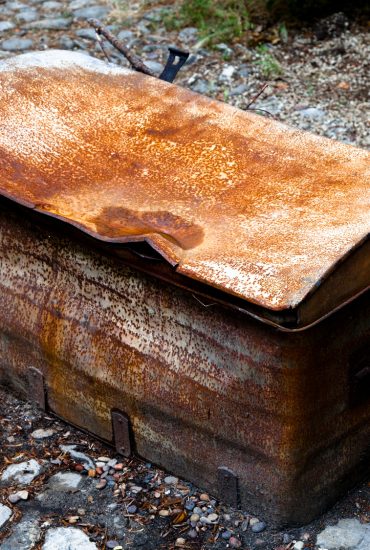 Bitte um Hinweise: Paddler entdeckte Leiche in Metallkiste auf der Elbe