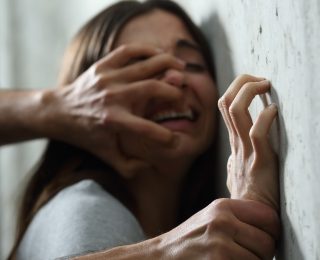 Ehemann tötet Frau, weil sie nicht rechtzeitig mit dem Essen fertig war!