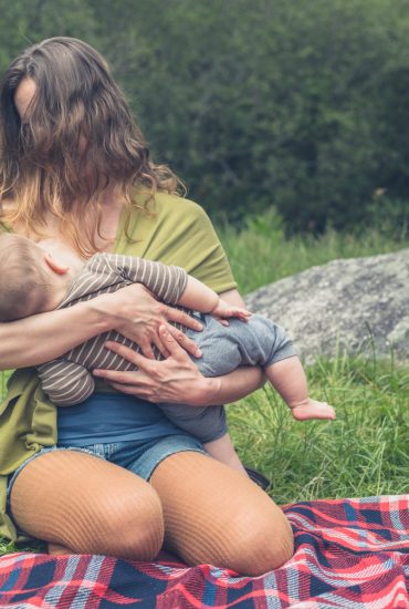 Erfolgreiche YouTuberin: Sie stillt ihr Baby während sie Sex hat 