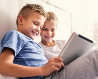 Kinder schauen schon mit 6 Jahren Pornos: Ist das normal?