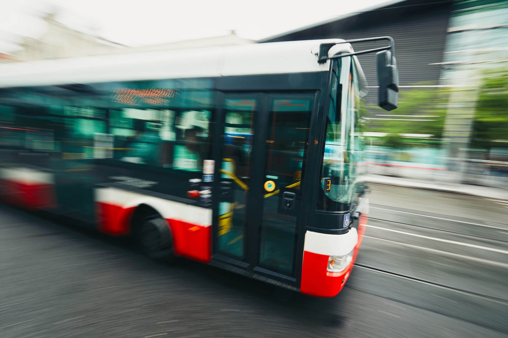 Schulbusfahrer betrunken hinterm Steuer