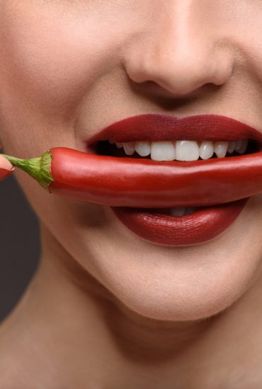 Feurige Rache: Ehefrau bestrafte Rivalin mit Chilis in Vagina 