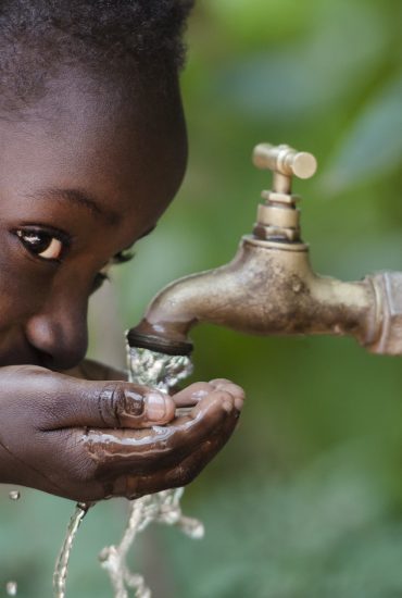 So stiehlt Nestlé den Ärmsten auch noch das Trinkwasser