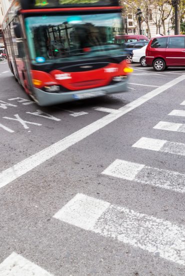 Von Bus erfasst: Kleines Mädchen (9) stirbt auf Schulweg!