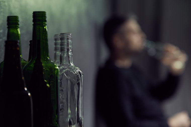 Alkoholkrank: Eltern trinken, Kinder leiden!