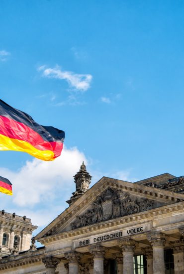 Hitlergruß vor Reichstag: Touristen müssen blechen!