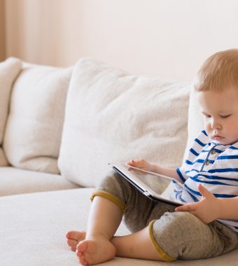 Studie: Smartphone und Co. stören Sprachentwicklung bei Babys stark!