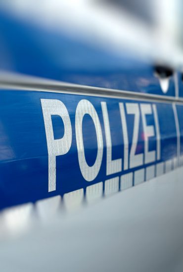 Unbekannter begrapscht und schlägt Mädchen (14)!