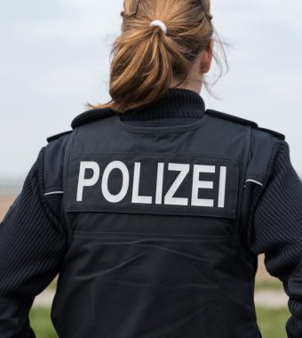 Wegen Baby: Kollegen mobbten Polizistin aus ihrem Job