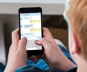 Gefahren im Internet: Sollte man sein Kind vor „Sexting“ schützen?