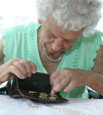 Sie hatte aus Hunger Essen gestohlen: 84-Jährige muss ins Gefängnis!