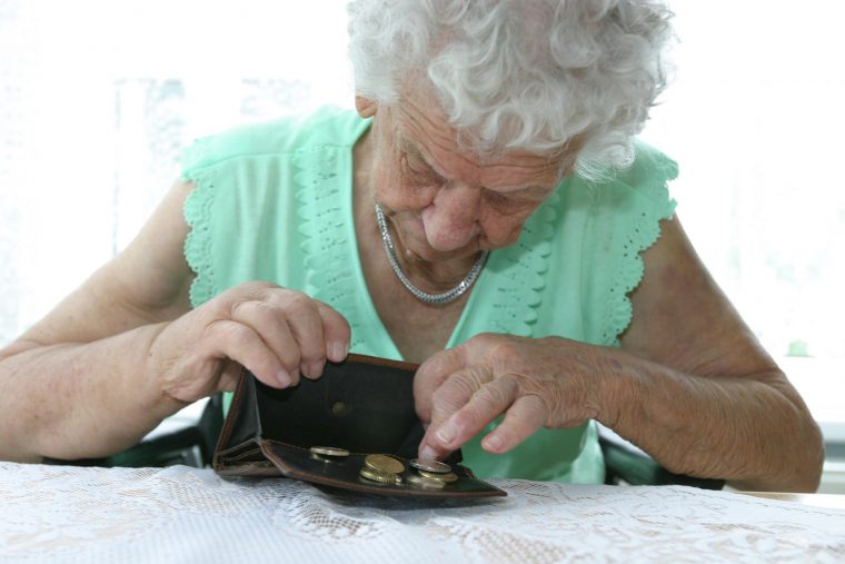 Sie hatte aus Hunger Essen gestohlen: 84-Jährige muss ins Gefängnis!