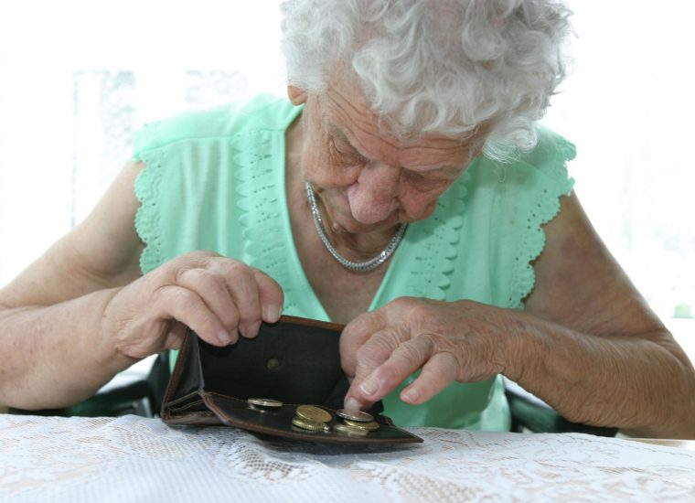 Sie hatte aus Hunger Essen gestohlen: 84-Jährige muss ins Gefängnis!