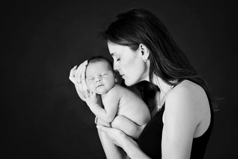 Tragisch: Mutter stirbt, weil sie Baby schützen möchte!