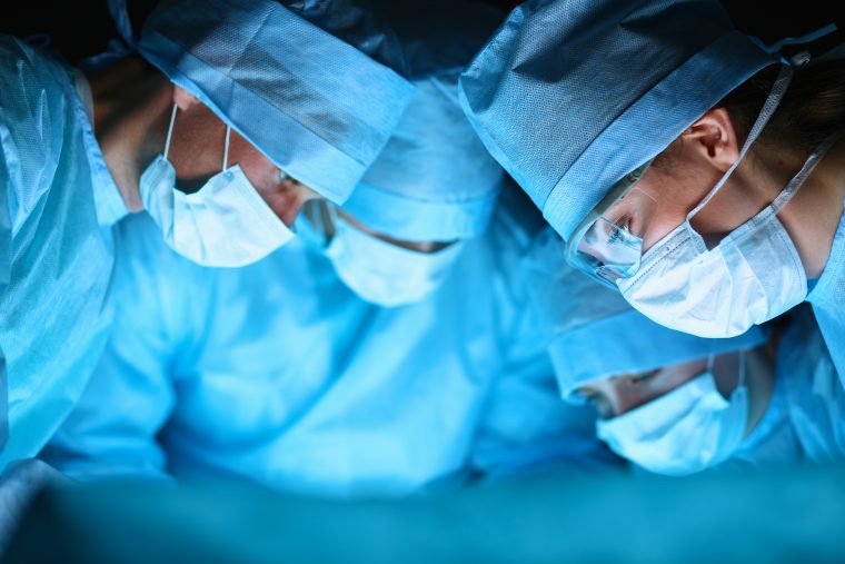 Horror-OP: Kenianer hatte einen fast einen Meter langen Penis!