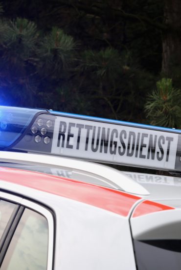 Messer, Reizgas und Schlagwerkzeuge: Blutiger Familienstreit in Wuppertal!