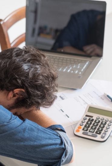 Alarmierende Zahlen: Mittelschicht von Banken und Kreditinstituten ausgesaugt!