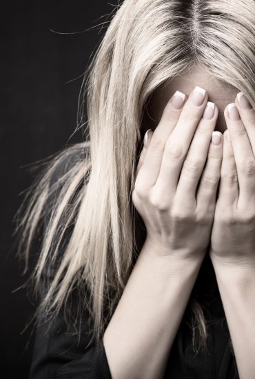 Versuchte Vergewaltigung: 16-Jähriger reißt Mädchen (15) in Gebüsch!