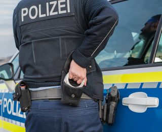 Blutige Auseinandersetzung in Cottbus: Jugendliche Flüchtlinge (15,16) attackieren Mitschüler (16) mit Messer!
