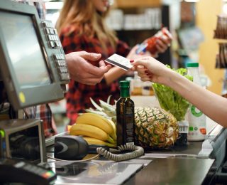 Arbeitslosengeld aus dem Supermarkt: Hier geht es jetzt damit los!