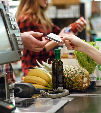 Arbeitslosengeld aus dem Supermarkt: Hier geht es jetzt damit los!