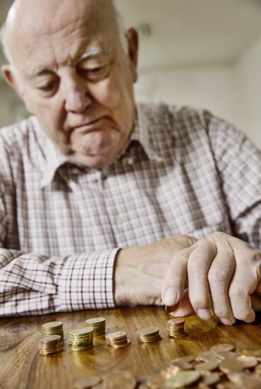 Hartz-IV: Altersarmut steigt! Viele Rentner auf zusätzliche Leistungen angewiesen!